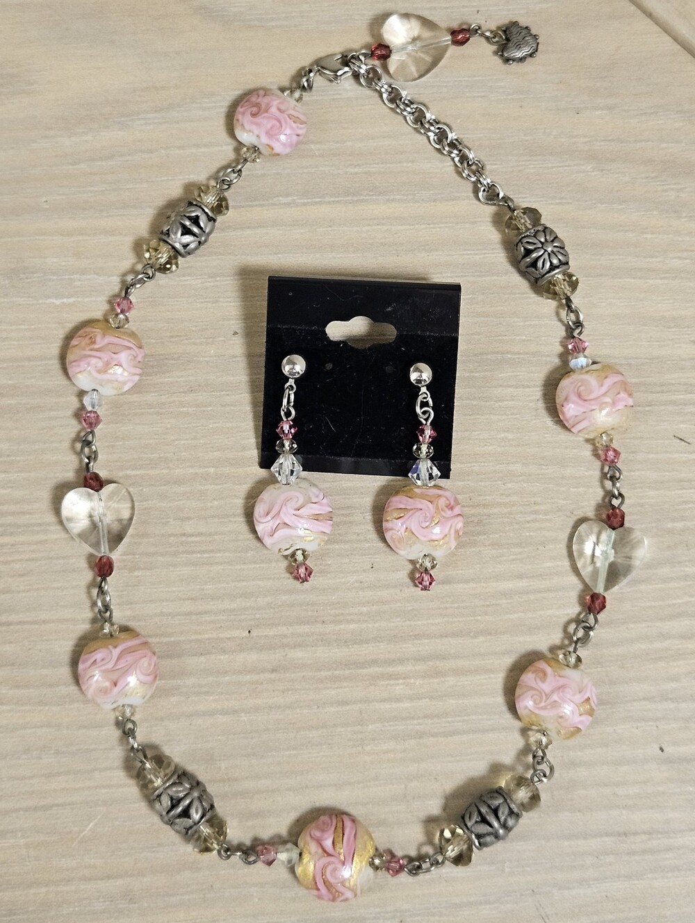 VINTAGE 2 PC LAMPWORK GLASS BEADS HEARTS ANTIQUE SILVER TONE NECKLACE EARRINGS